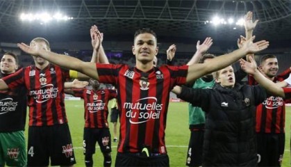  斯特拉斯堡vs尼斯爆发大规模冲突，多人染红被罚下  