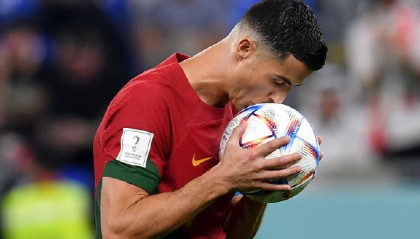  法兰克福主帅赛后批评裁判尺度  