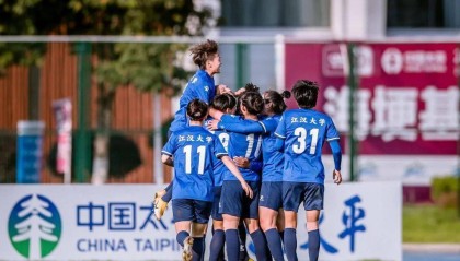  曼城女足夺得联赛冠军创历史  