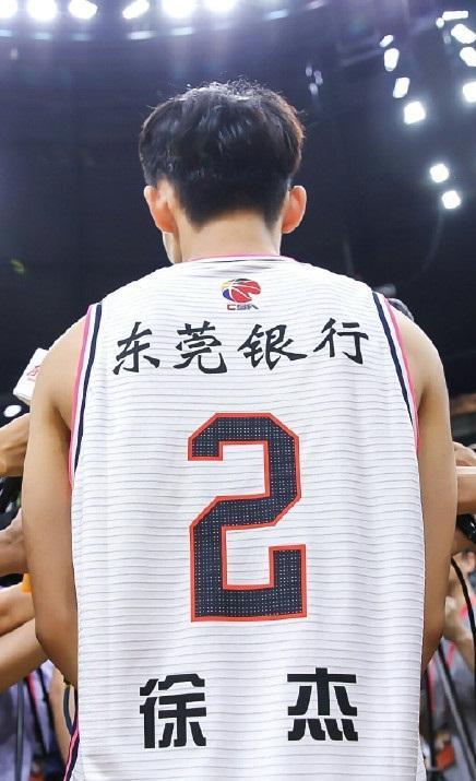  马赛主场强势逆转，保留联赛争冠最后希望